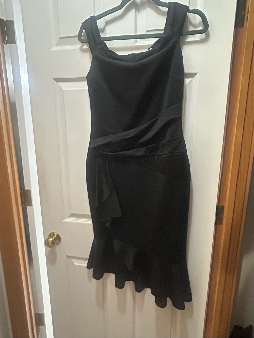 VENUS Black Sleeveless Ruffle-Hem Midi Dress